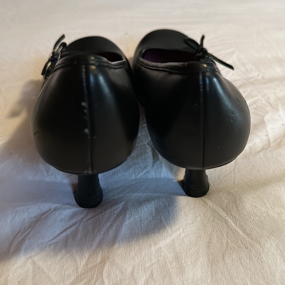 Shoes - Picture 3 of 4